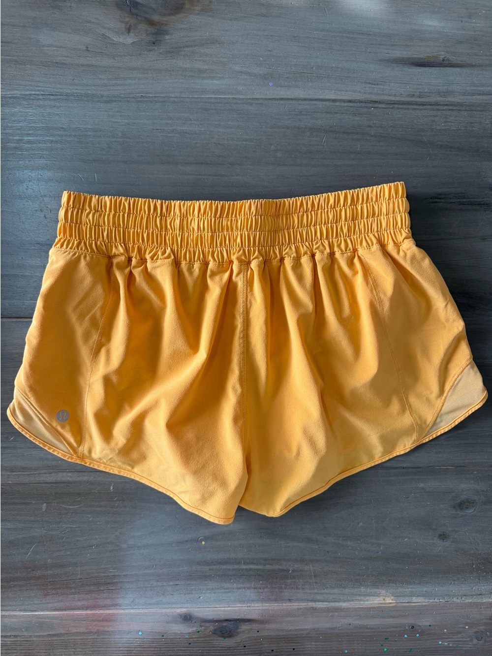 Lululemon Hotty Hot 2.5” Short Women’s 10 Mango Dream